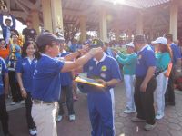 Penyematan_penghargaan_Car_free_Day