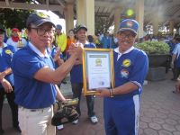 Penyerahan_Piagam_Keberhasilan_CFD